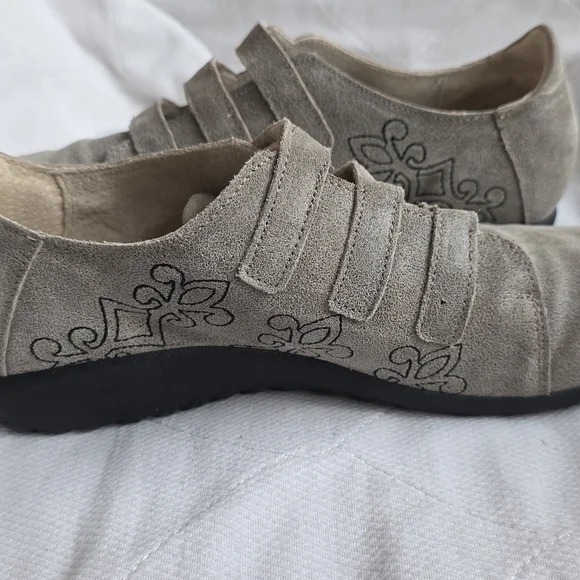 Naot Gray Moccasins with Black Embroidery - Picture 3 of 10